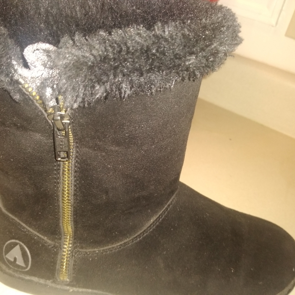 Boots - Picture 4 of 5